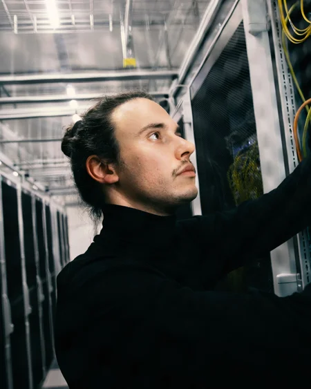 Arbeit an der physischen Infrastruktur im Rechenzentrum