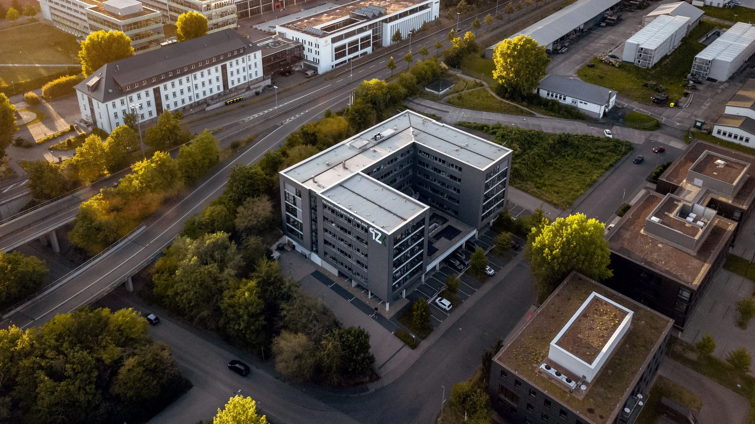 Drohnenaufnahme des Technologiezentrums Koblenz an der Universitätsstraße