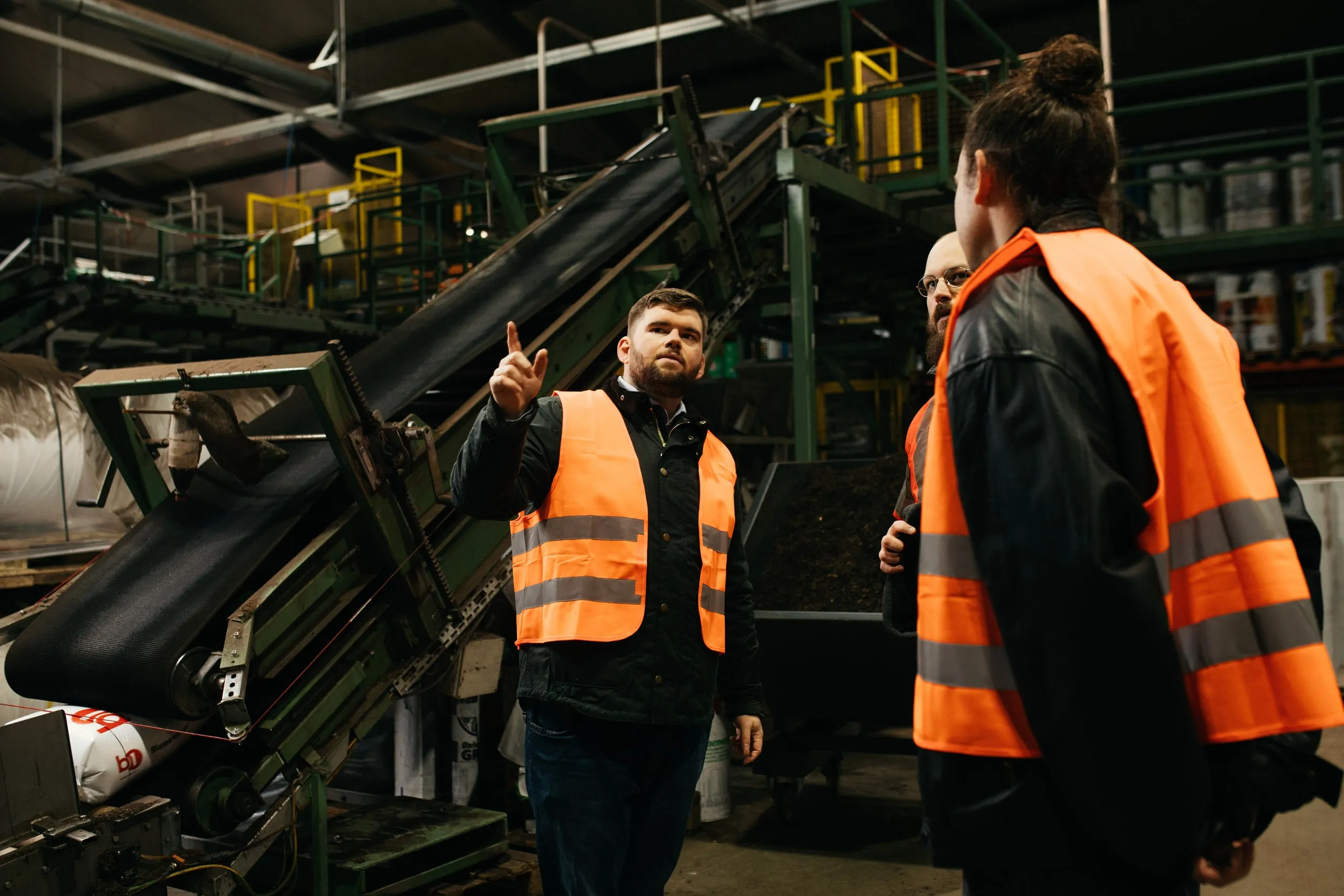 Gemeinsame Abstimmung mit Experten im Produktionsumfeld